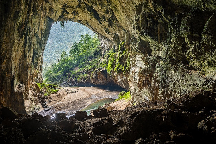 The Majestic Cave Complex: